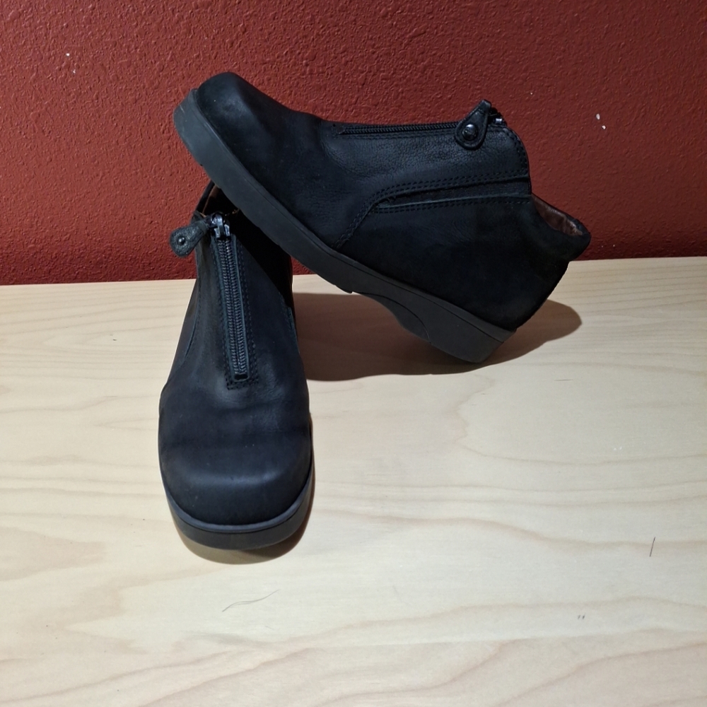 Clarks Black Ankle Booties Sneaker Boots Top Zip